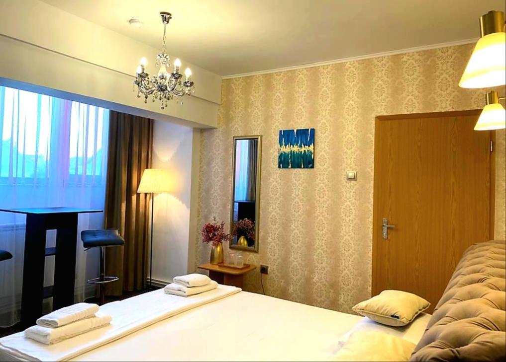 Casa Topazz ทาร์กู จิอู ภายนอก รูปภาพ