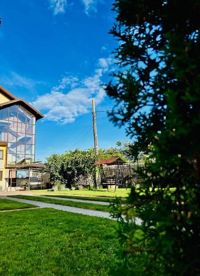 Casa Topazz ทาร์กู จิอู ภายนอก รูปภาพ