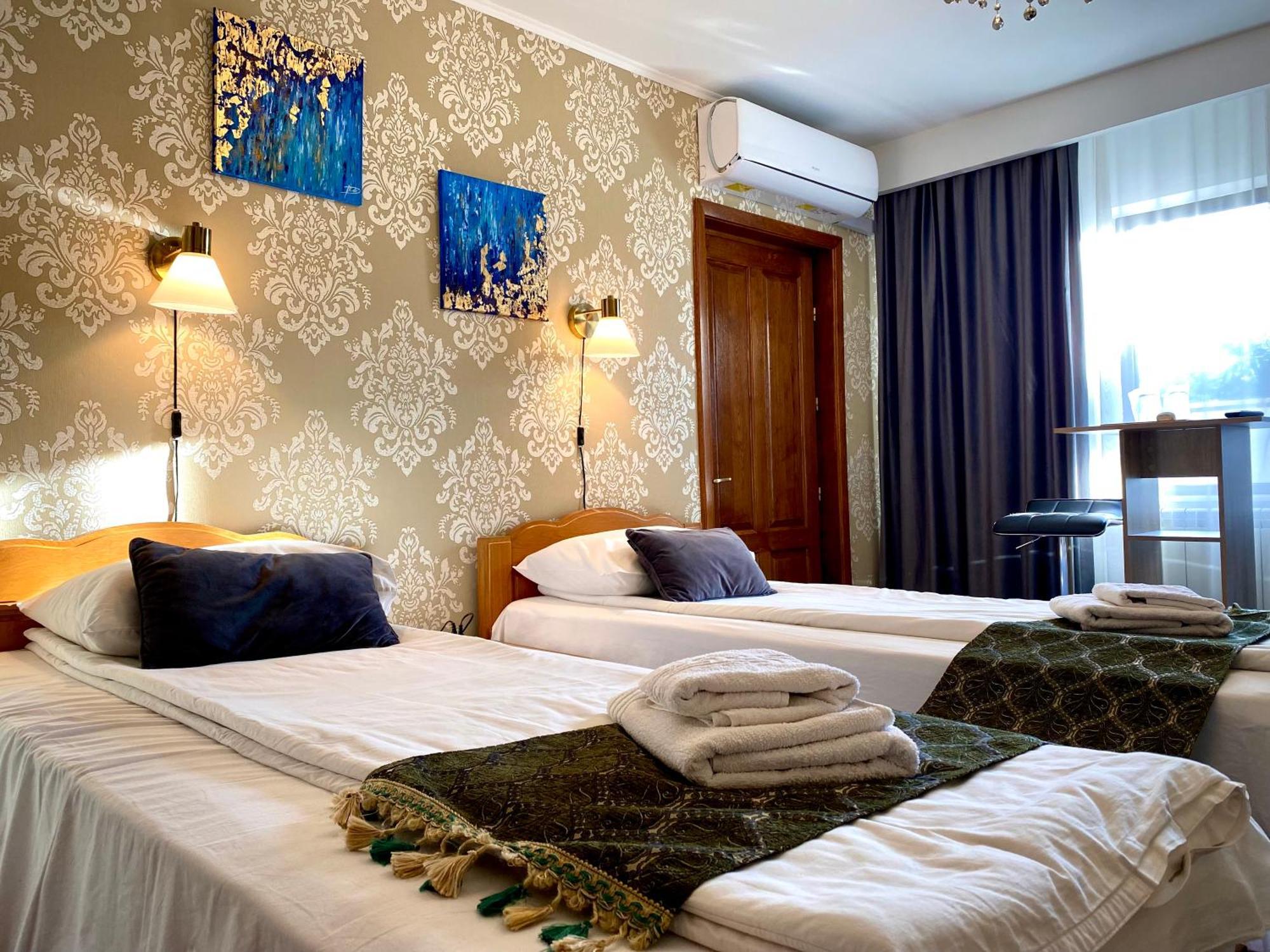 Casa Topazz ทาร์กู จิอู ภายนอก รูปภาพ
